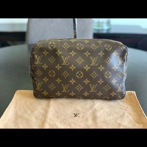 Louis Vuitton toiletry 28